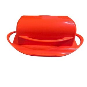 Kitchen concepts Unlimited Butterie Flip- Top Butter dish in Orange